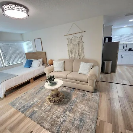 Villa Charming And Cosy, Newly Remodeled St Petersburg